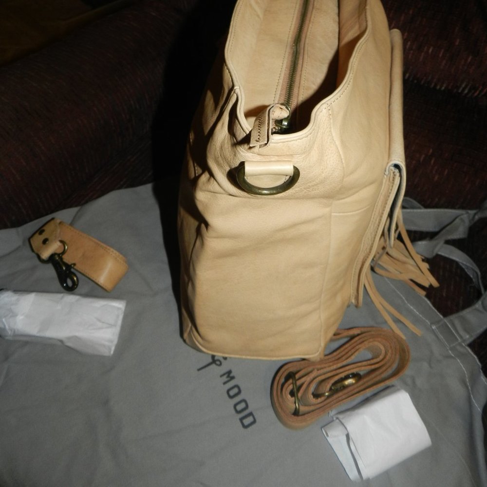 Day & Mood Leather Fringe Padded Sleeve Laptop/Tablet Compartment Bag Camel NWT! - Picture 3 of 13